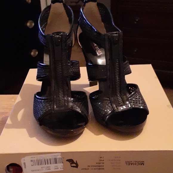 Shoes - Picture 1 of 4